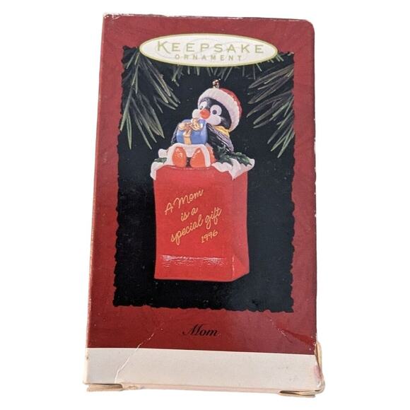 Vintage Hallmark Keepsake Ornament 1996 A Mom Is A Special Gift Penguin - Picture 1 of 3